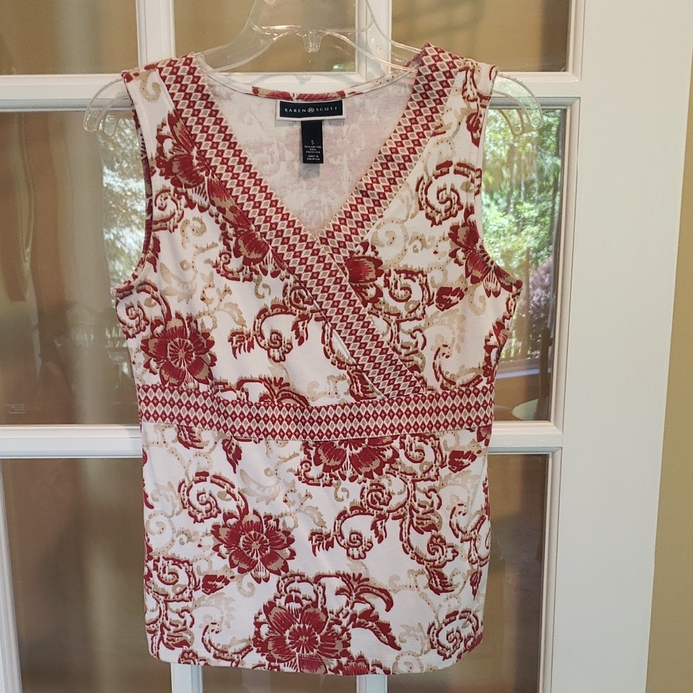 Karen Scott White Empire-Waist Tank Top with Red Floral and Tan Accents Size: S